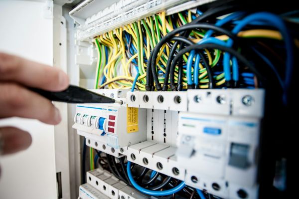 Protéger votre matériel électrique contre les surtensions